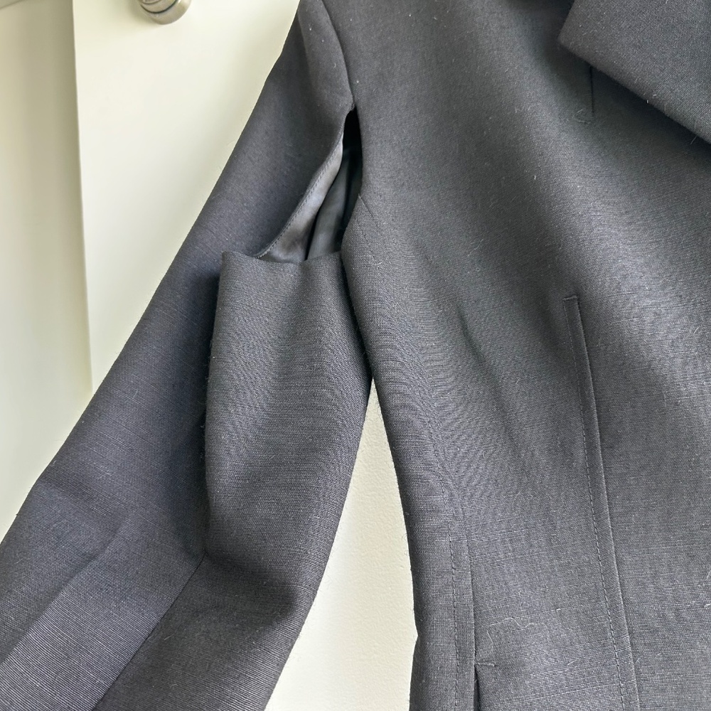 Ferragamo Women's - open-sleeves wool-blend blazer - Wool blend - NWT size 8 - Picture 3 of 5